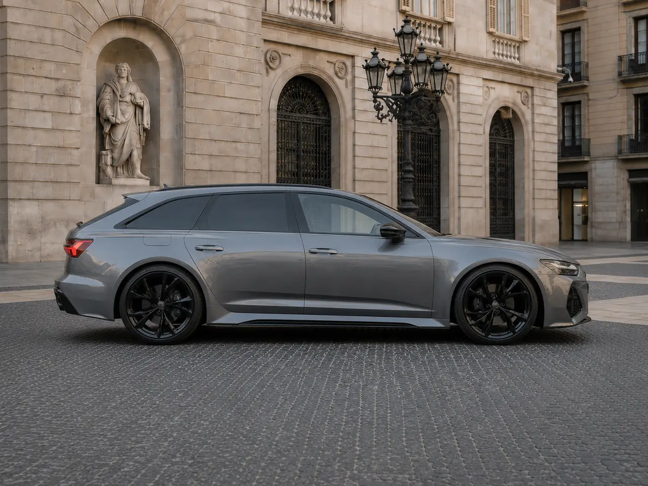 Audi RS6 2022, вид спереди — Rome Luxury Car Rental, Рим. Audi RS6 2022 года — это универсал с характером спорткара: 591 лошадиная сила, полный…