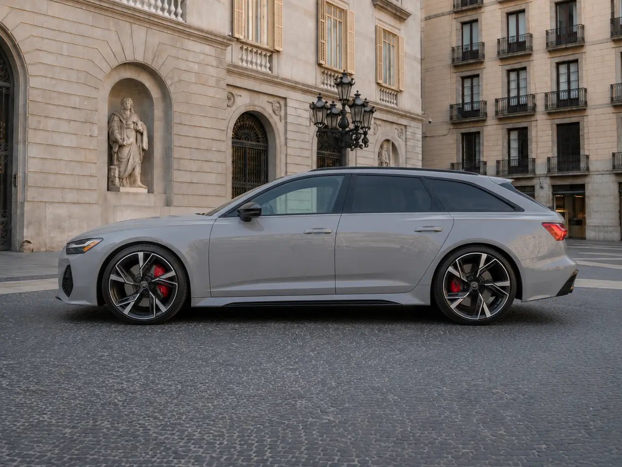 Audi RS6 Dynamic 2023, вид спереди — Rome Luxury Car Rental, Рим. Audi RS6 Dynamic 2023 года соединяет отдачу спорткара с практичностью полноценного…