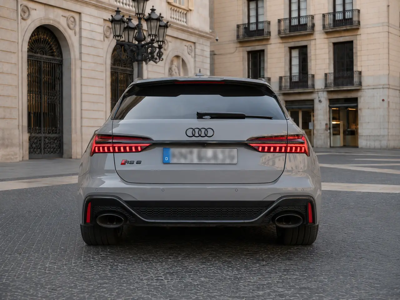Audi RS6 Dynamic 2023, вид сзади — Rome Luxury Car Rental, Рим. Audi RS6 Dynamic 2023 года соединяет отдачу спорткара с практичностью полноценного…