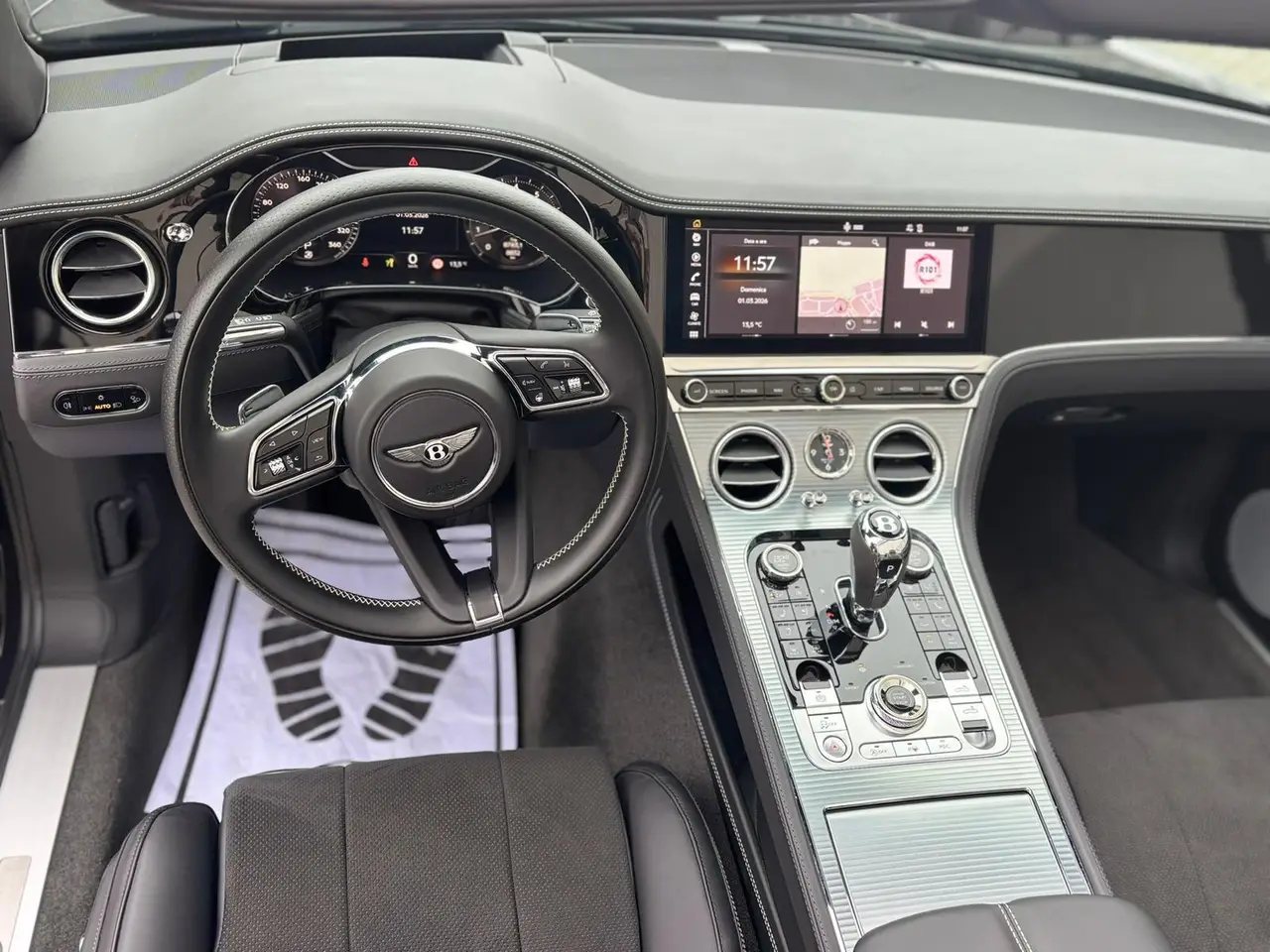 Bentley Continental GTC S V8 2025, esterno — Rome Luxury Car Rental, Roma. La Bentley Continental GTC S V8 2025 è una cabrio a quattro posti pensata per chi cerca…