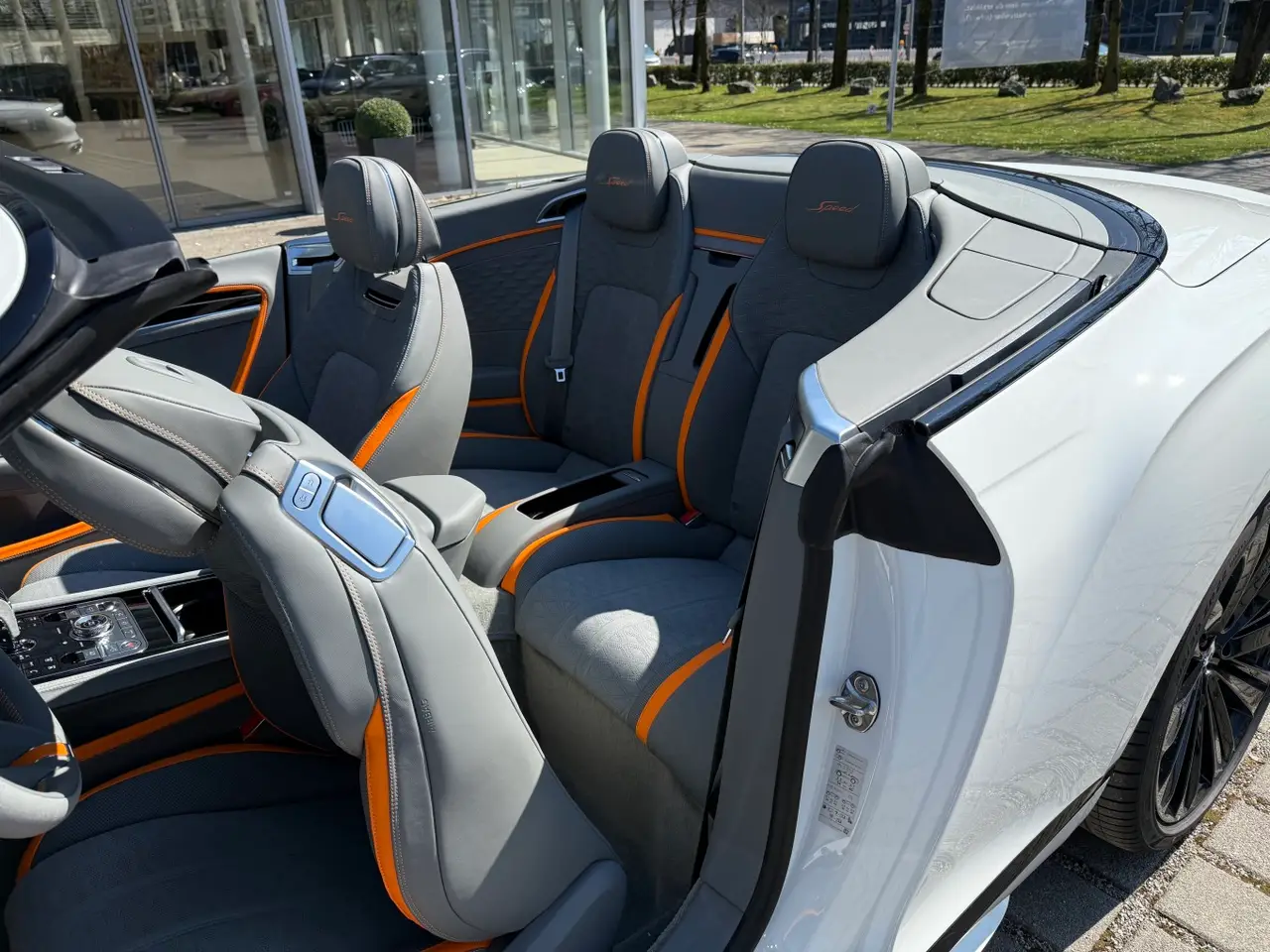 Bentley Continental GTC Speed 2025, вид сзади — Rome Luxury Car Rental, Рим. Bentley Continental GTC Speed 2025 года — кабриолет с отдачей 650 лошадиных сил и салоном…