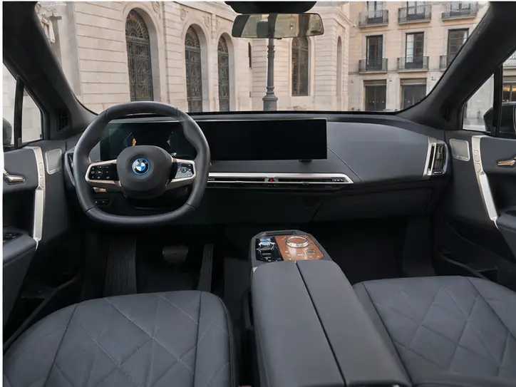 BMW IX M60 2023, esterno — Rome Luxury Car Rental, Roma. La BMW iX M60 porta nel noleggio di lusso romano un'interpretazione diversa della…