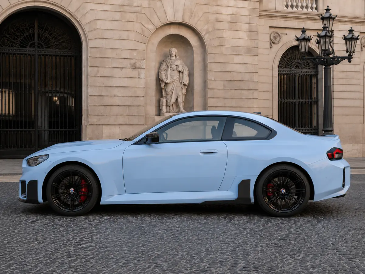 BMW M2 2024, esterno — Rome Luxury Car Rental, Roma. La BMW M2 del 2024 è una coupé sportiva compatta, pensata per chi vuole sentire la strada…