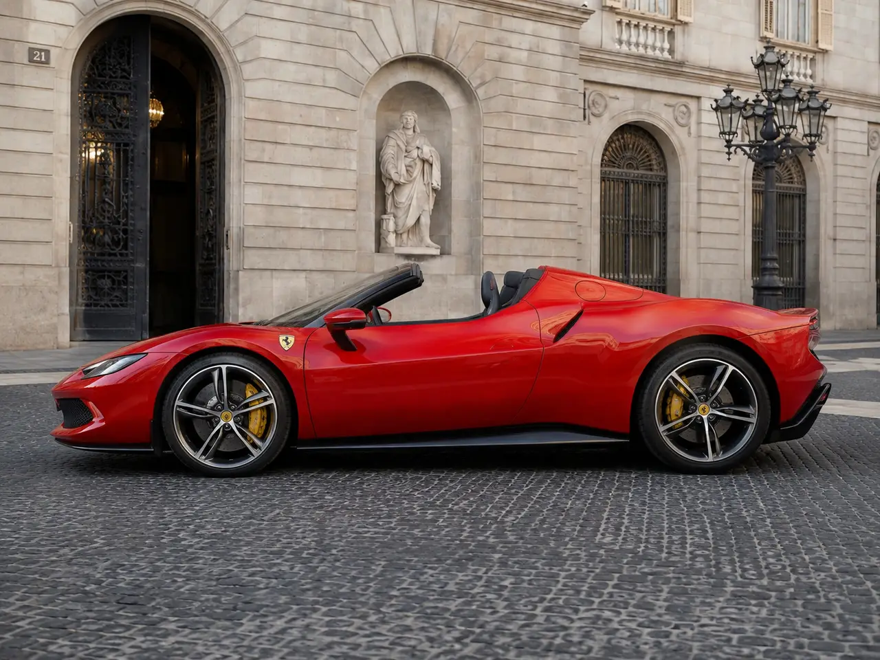 Ferrari 296 GTS Spider 2024, esterno — Rome Luxury Car Rental, Roma. La Ferrari 296 GTS Spider porta in strada 819 CV in un layout a due posti pensato per chi…