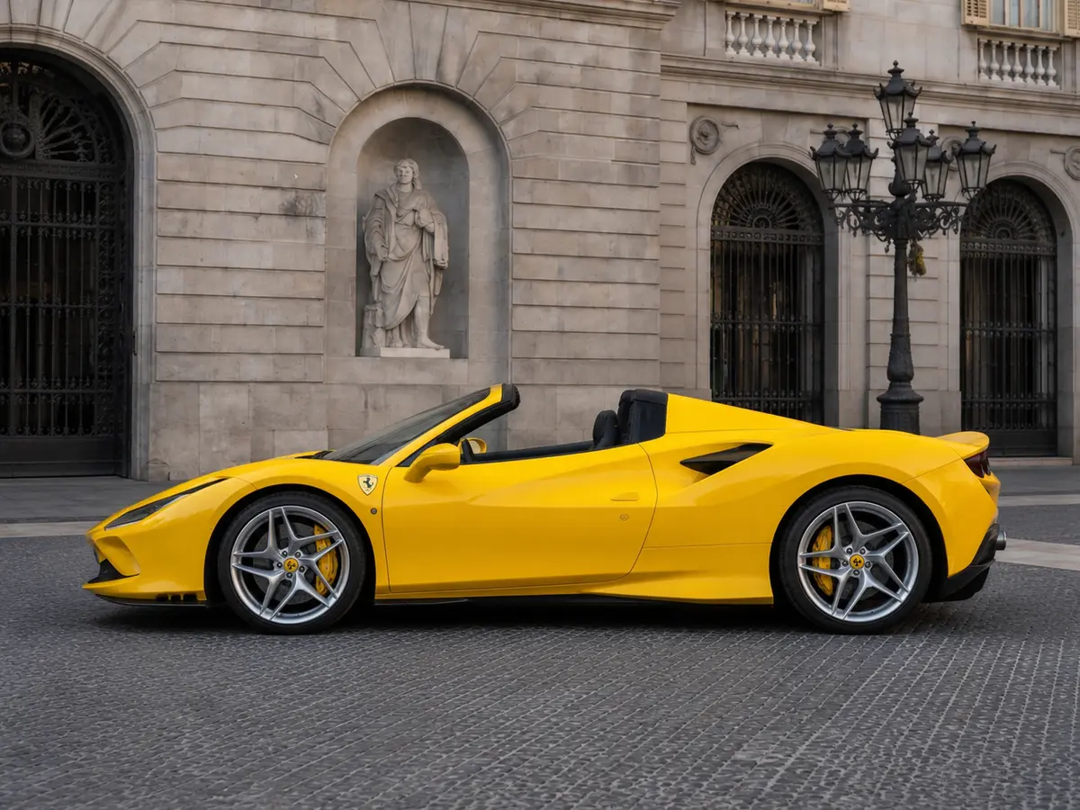 Ferrari F8 SPIDER 2023, exterior — Rome Luxury Car Rental, Roma. El Ferrari F8 Spider de 2023 es un descapotable de dos plazas construido alrededor de un…