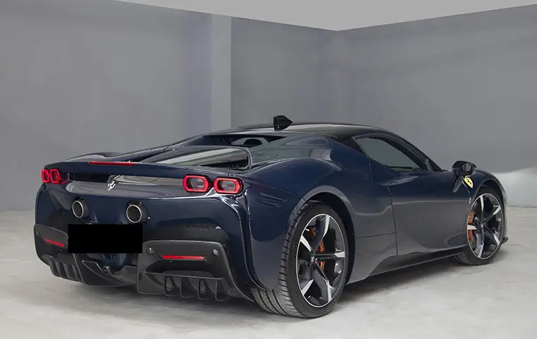 Ferrari SF90 Stradale 2025, interni — Rome Luxury Car Rental, Roma. La Ferrari SF90 Stradale che proponiamo a Roma non è un'auto per tutti i giorni: due…