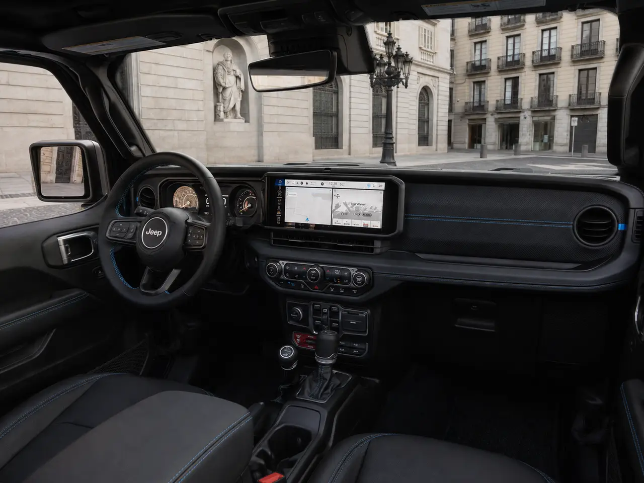 Jeep Wrangler 2025, interni — Rome Luxury Car Rental, Roma. Il Jeep Wrangler 2025 porta a Roma un carattere diverso dal solito registro luxury:…