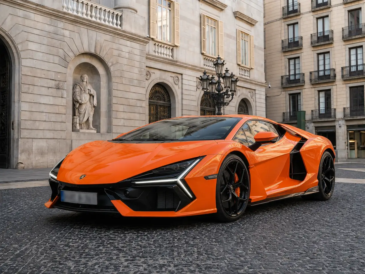 Lamborghini Revuelto 2026 — Rome Luxury Car Rental, Roma. Il Lamborghini Revuelto, in gamma dal 2026, porta in strada 1015 cavalli distribuiti su…