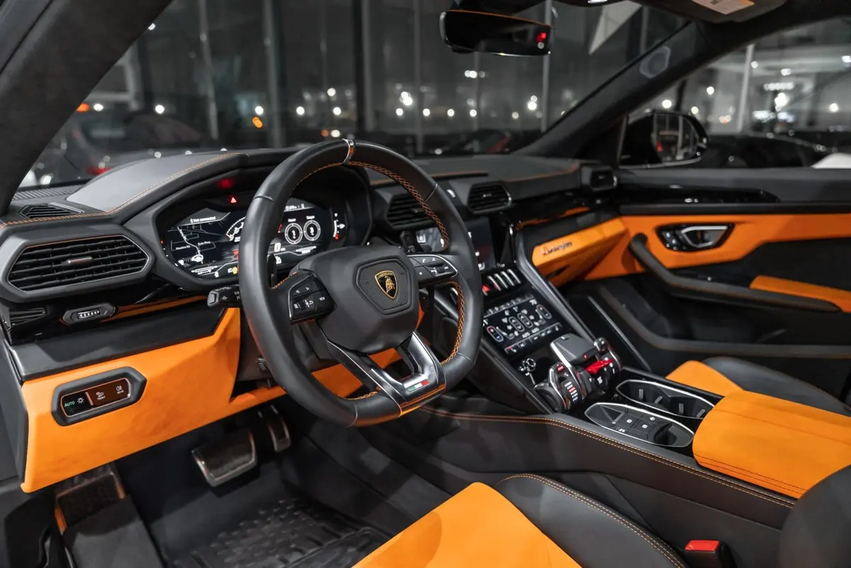Lamborghini Urus S 2024, salpicadero — Rome Luxury Car Rental, Roma