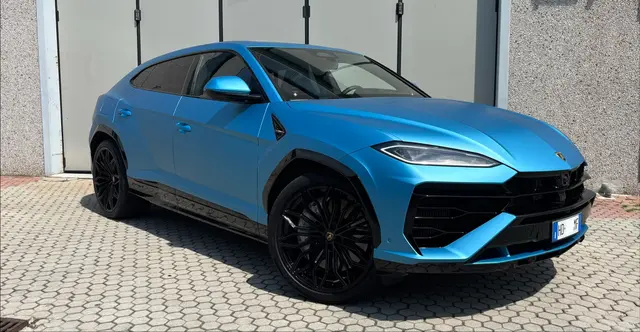 Lamborghini Urus SE 2025 — Rome Luxury Car Rental, Roma