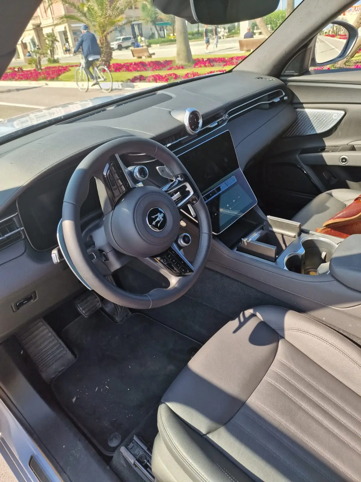 Maserati Grecale GT 2025, вид спереди — Rome Luxury Car Rental, Рим. Maserati Grecale GT сочетает управляемость городского внедорожника с посадкой на пять…
