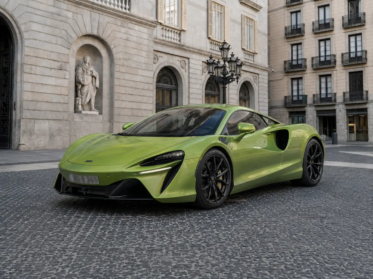 McLaren Artura Spider 2024 — Rome Luxury Car Rental, Roma. La McLaren Artura Spider del 2026 porta in strada 671 CV in un'architettura a due posti…