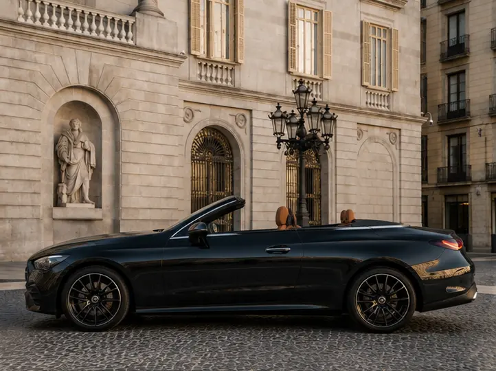 Mercedes Benz CLE 300 Cabriolet AMG Premium 2025, esterno — Rome Luxury Car Rental, Roma. La Mercedes Benz CLE 300 Cabriolet AMG Premium, edizione 2025, è una decappottabile…