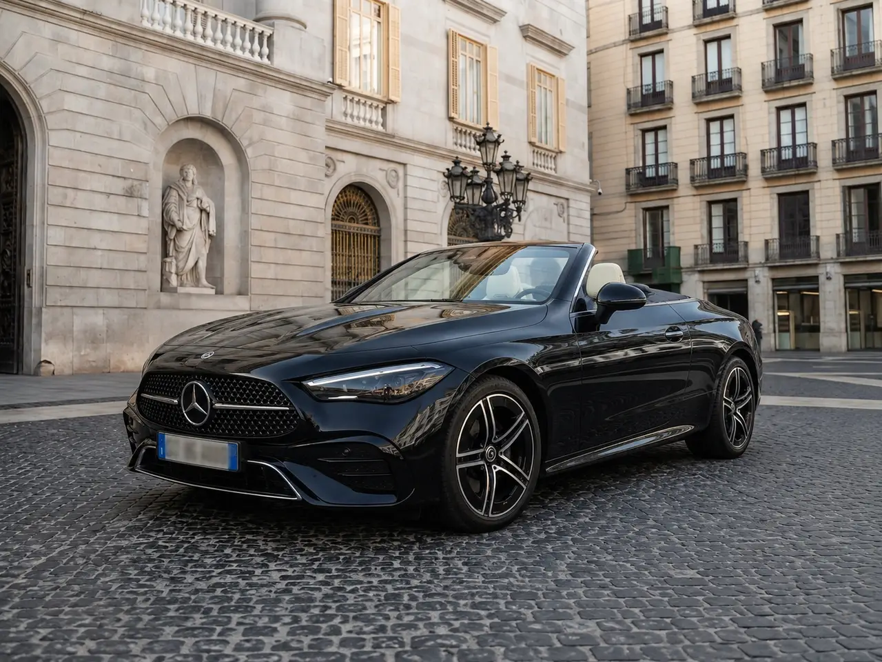 Mercedes Benz CLE Cabrio 2025 — Rome Luxury Car Rental, Roma. La Mercedes Benz CLE Cabrio 2025 porta in dote 258 cavalli e quattro posti veri, una…