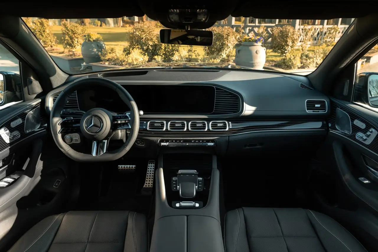 Mercedes Benz GLS-klasse 350 D Exclusive 7 Posti 2025, exterior — Rome Luxury Car Rental, Rome. The Mercedes-Benz GLS 350d Exclusive brings a different kind of presence to the fleet: a…