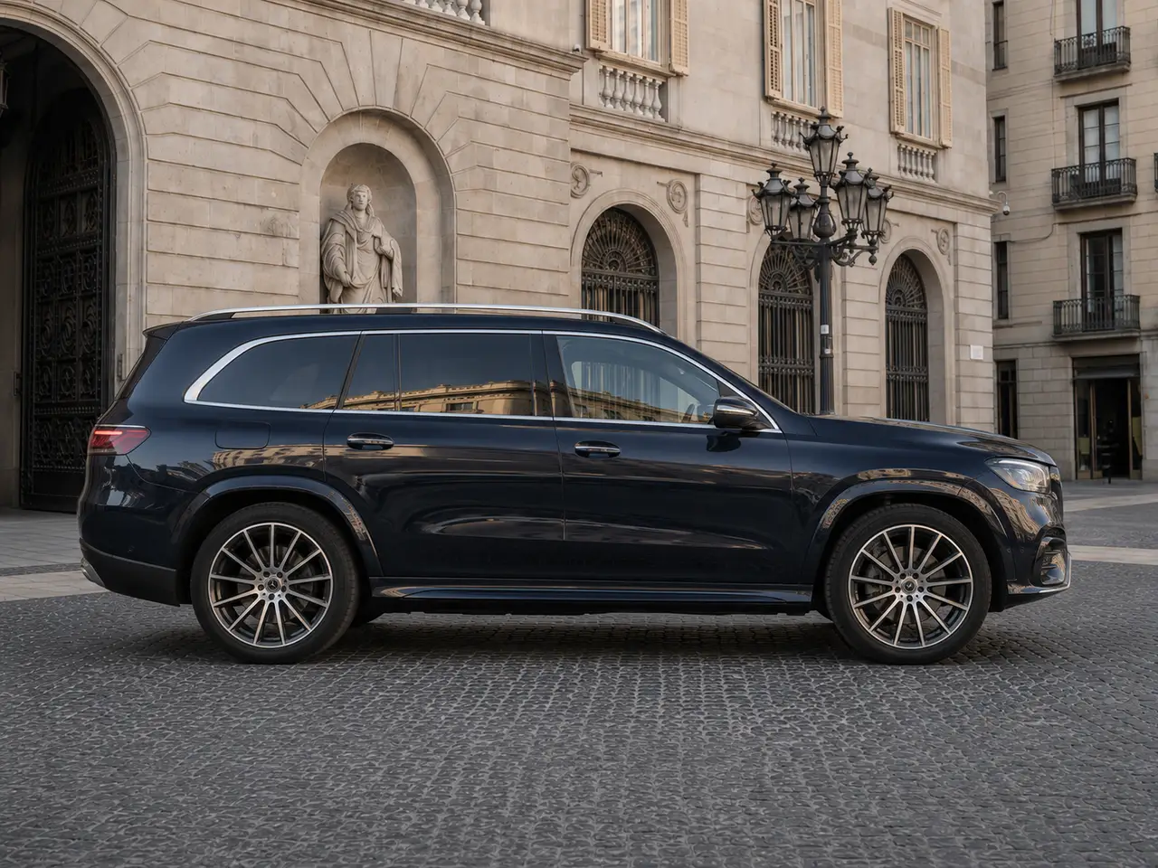 Mercedes Benz GLS-klasse 350 D Exclusive 7 Posti 2025, front view — Rome Luxury Car Rental, Rome. The Mercedes-Benz GLS 350d Exclusive brings a different kind of presence to the fleet: a…