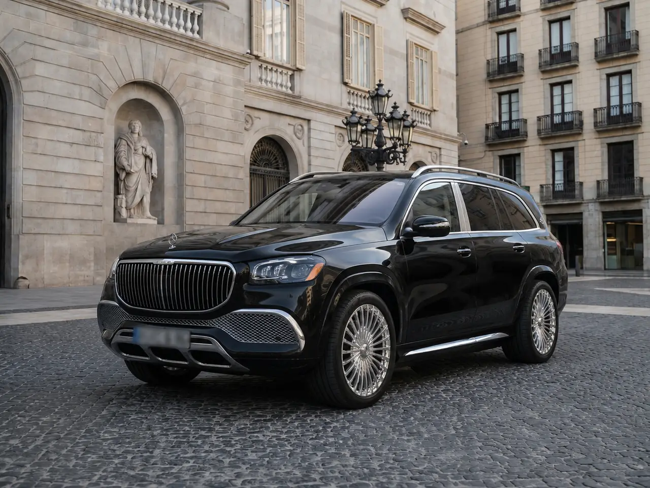 Mercedes Benz GLS Maybach 2022 — Rome Luxury Car Rental, Roma. Il Mercedes-Benz GLS Maybach 2022 porta le proporzioni di un SUV di grande formato dentro…