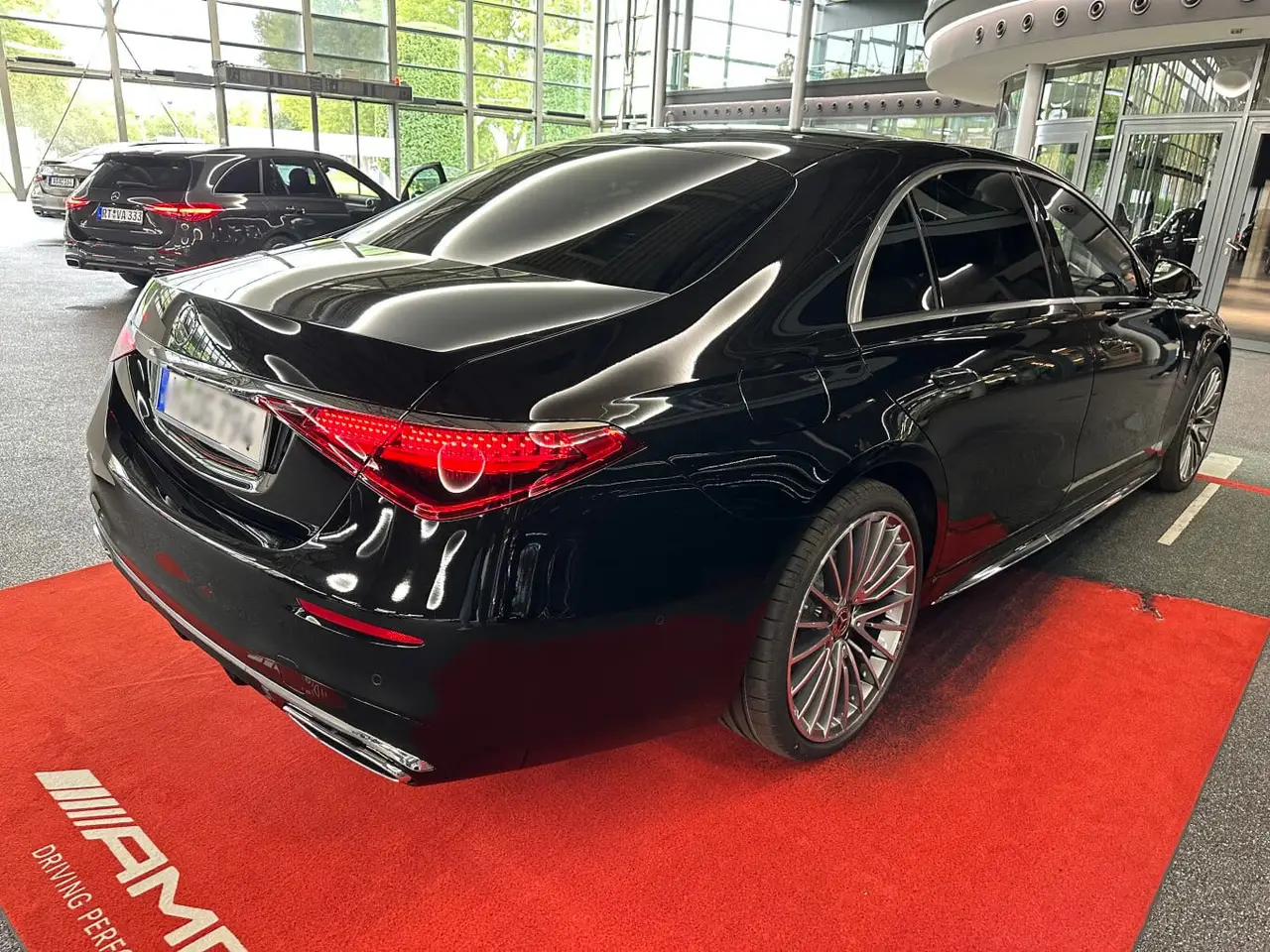 Mercedes Benz S-klasse S400 Long 4-Matic 2023, esterno — Rome Luxury Car Rental, Roma. La Mercedes-Benz S-Klasse S400 Long 4-Matic è l'auto giusta per chi cerca la berlina…