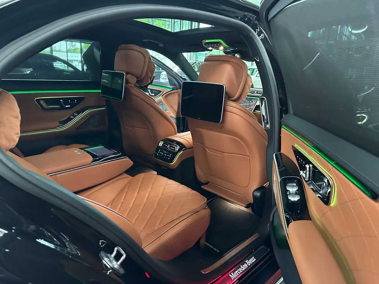 Mercedes Benz S-klasse S400 Long 4-Matic 2023, cruscotto — Rome Luxury Car Rental, Roma. La Mercedes-Benz S-Klasse S400 Long 4-Matic è l'auto giusta per chi cerca la berlina…