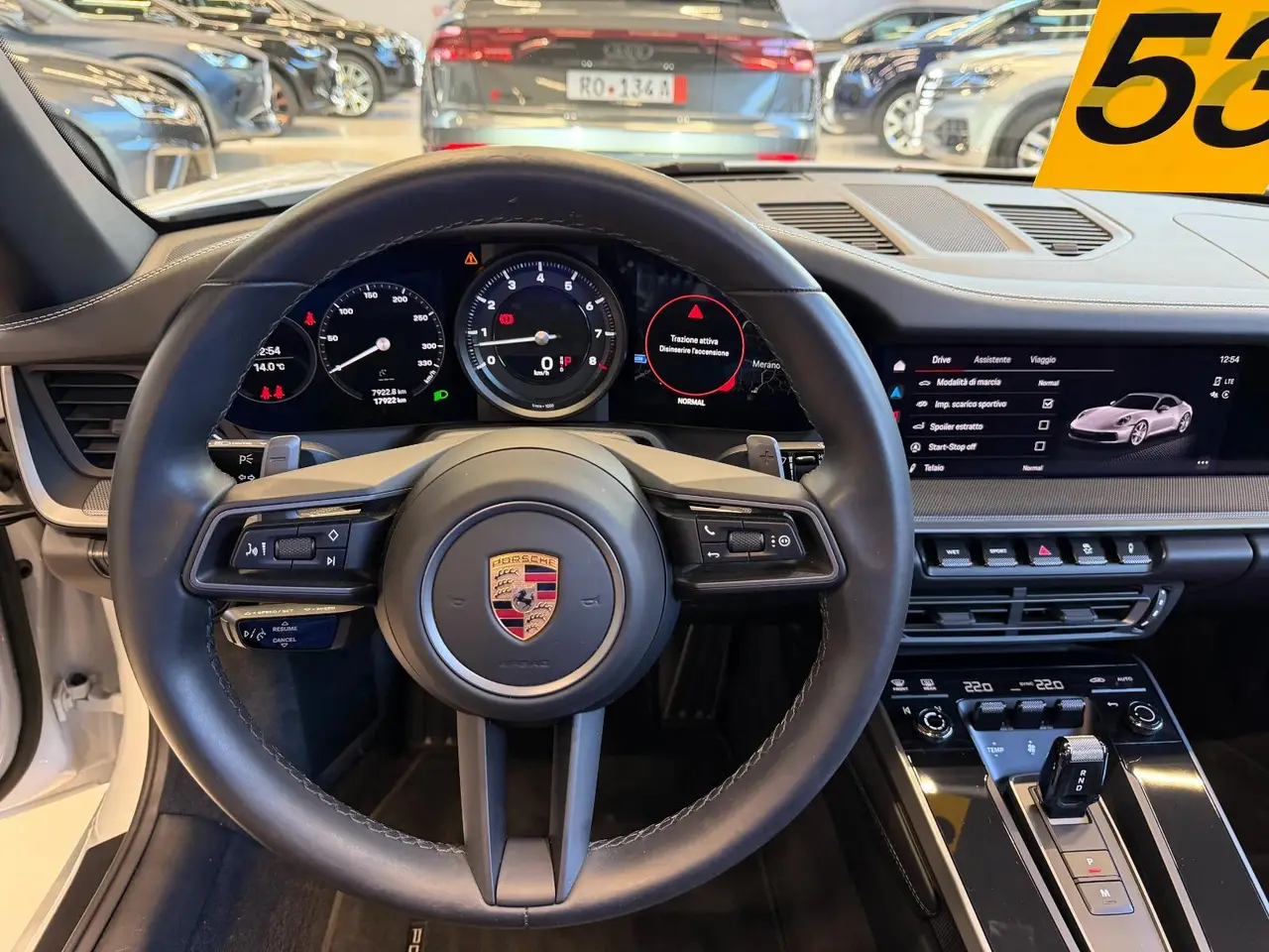 Porsche 911 Carrera S Cabrio (992) 2025, vista posteriore — Rome Luxury Car Rental, Roma. La Porsche 911 Carrera S Cabrio (992) resta un punto di riferimento per chi cerca una…