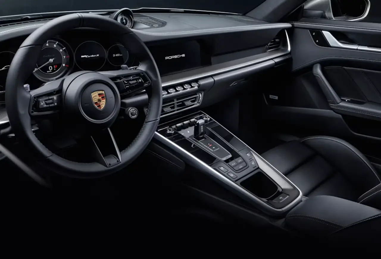 Porsche 992 Carrera 4 GTS Cabrio 2024, внешний вид — Rome Luxury Car Rental, Рим. 2024 Porsche 992 Carrera 4 GTS Cabrio — вариант для тех, кто хочет открытую крышу без…