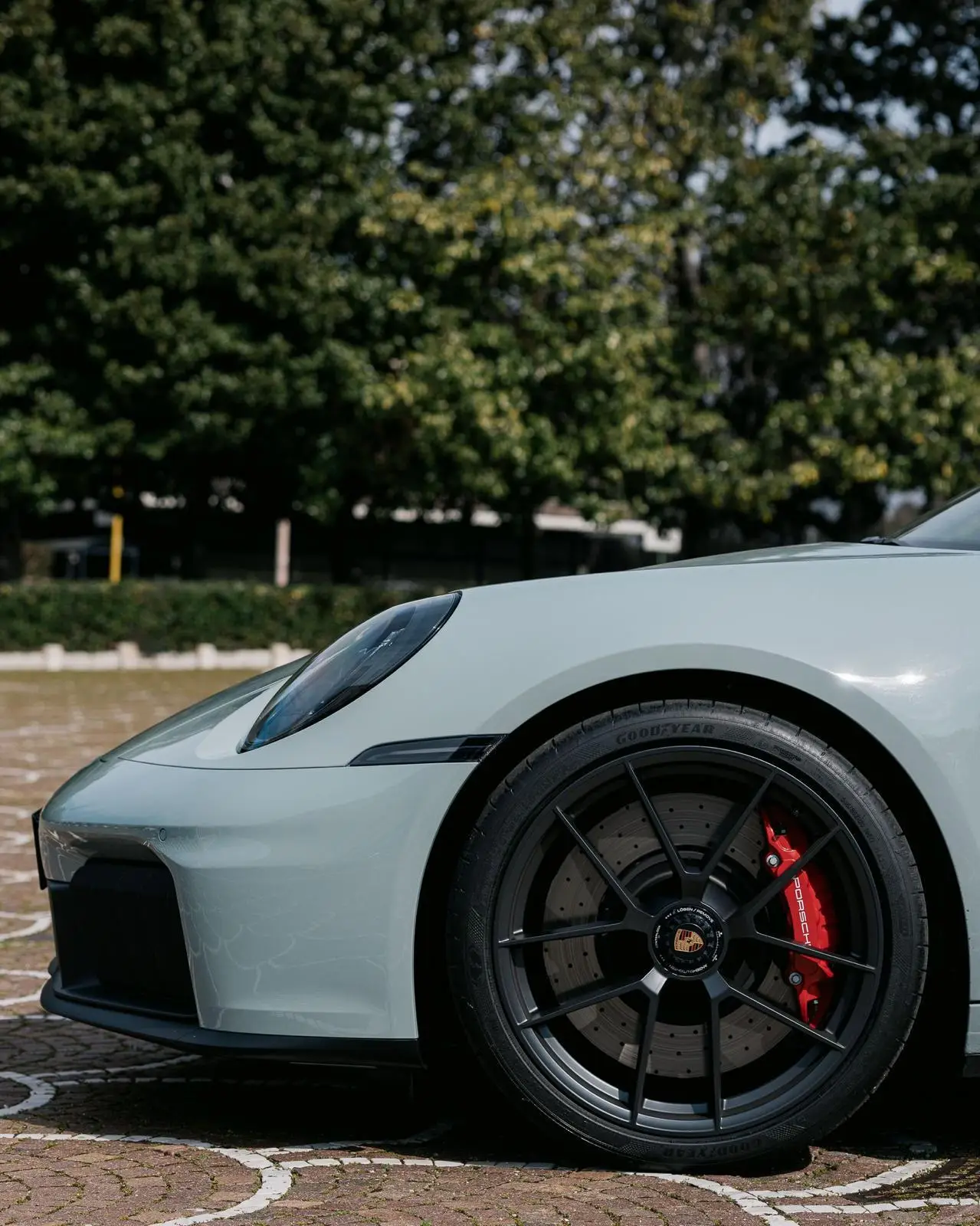 Porsche Carrera Spyder 992,2 GTS 2025, cruscotto — Rome Luxury Car Rental, Roma. La Porsche Carrera Spyder 992,2 GTS unisce la trazione posteriore classica della gamma…
