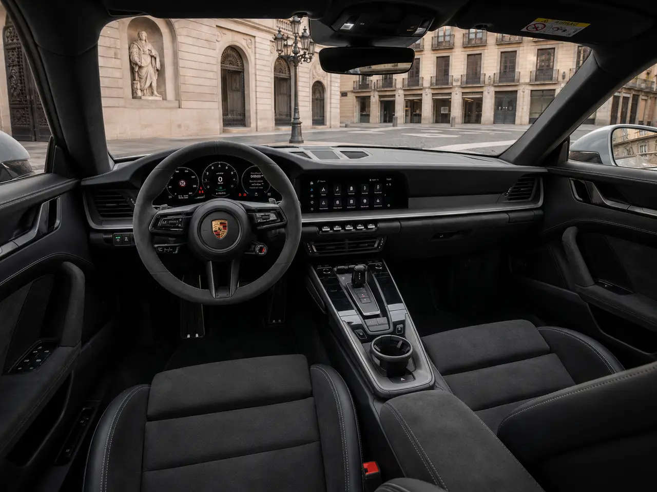 Porsche Carrera Spyder 992,2 GTS 2025, салон — Rome Luxury Car Rental, Рим. 2025 Porsche Carrera Spyder 992,2 GTS сочетает 541 л.с. с четырьмя посадочными местами —…