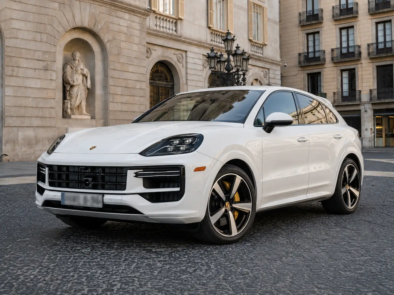 Porsche Cayenne Turbo E-Hybrid Coupé GT 2026 — Rome Luxury Car Rental, Roma. La Porsche Cayenne Turbo E-Hybrid Coupé GT 2026 unisce la struttura di un SUV a cinque…