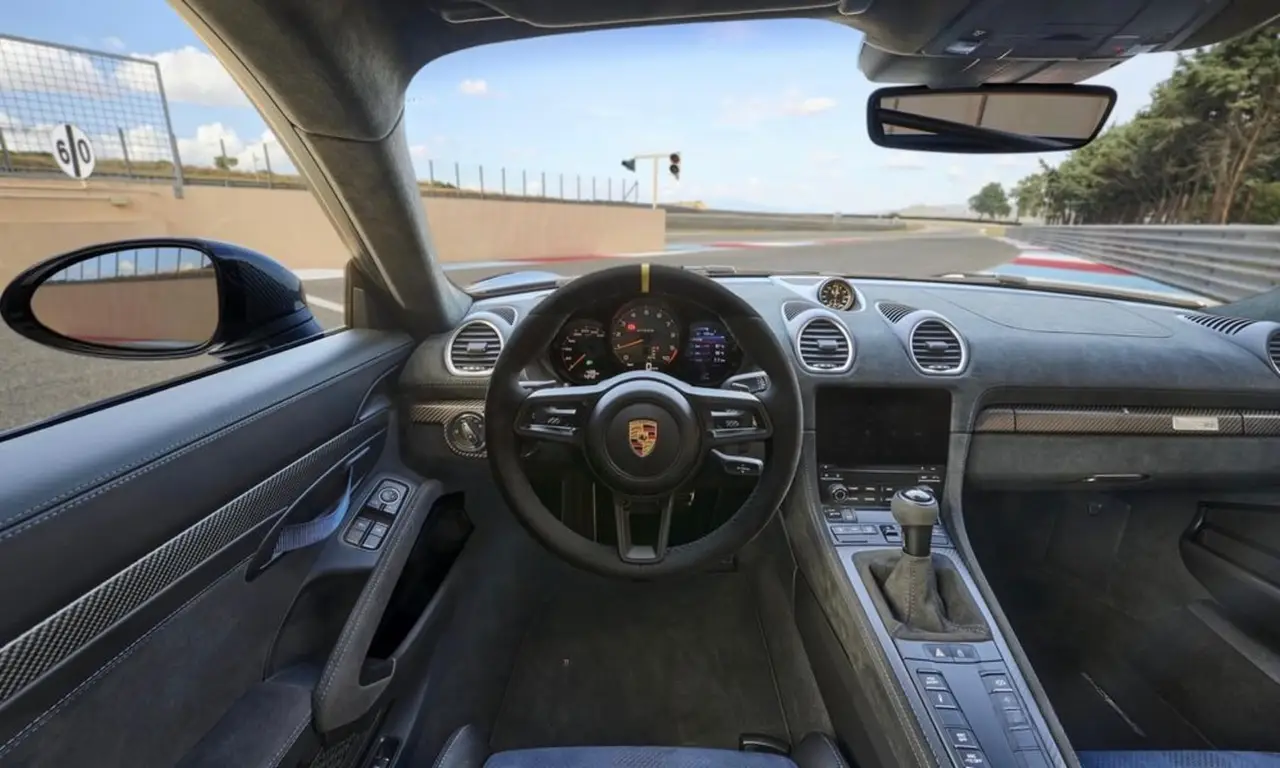 Porsche GT4 RS 2024, esterno — Rome Luxury Car Rental, Roma. La Porsche GT4 RS 2024 è una due posti pensata per chi guida per il gusto di guidare: 500…