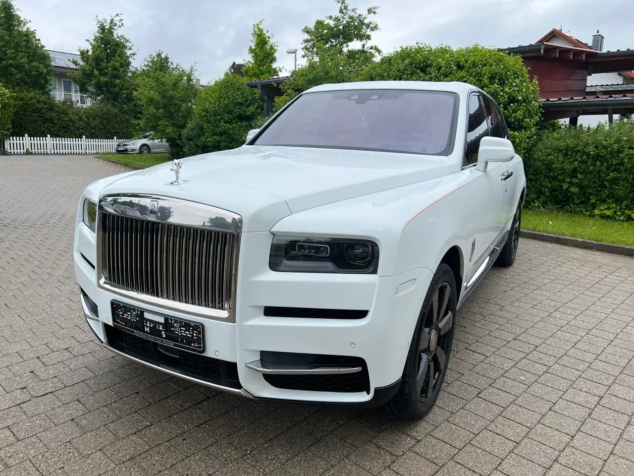 Rolls-Royce Cullinan 2022, cruscotto — Rome Luxury Car Rental, Roma. La Rolls-Royce Cullinan del 2022 porta l'idea di SUV di lusso a un livello che pochi…