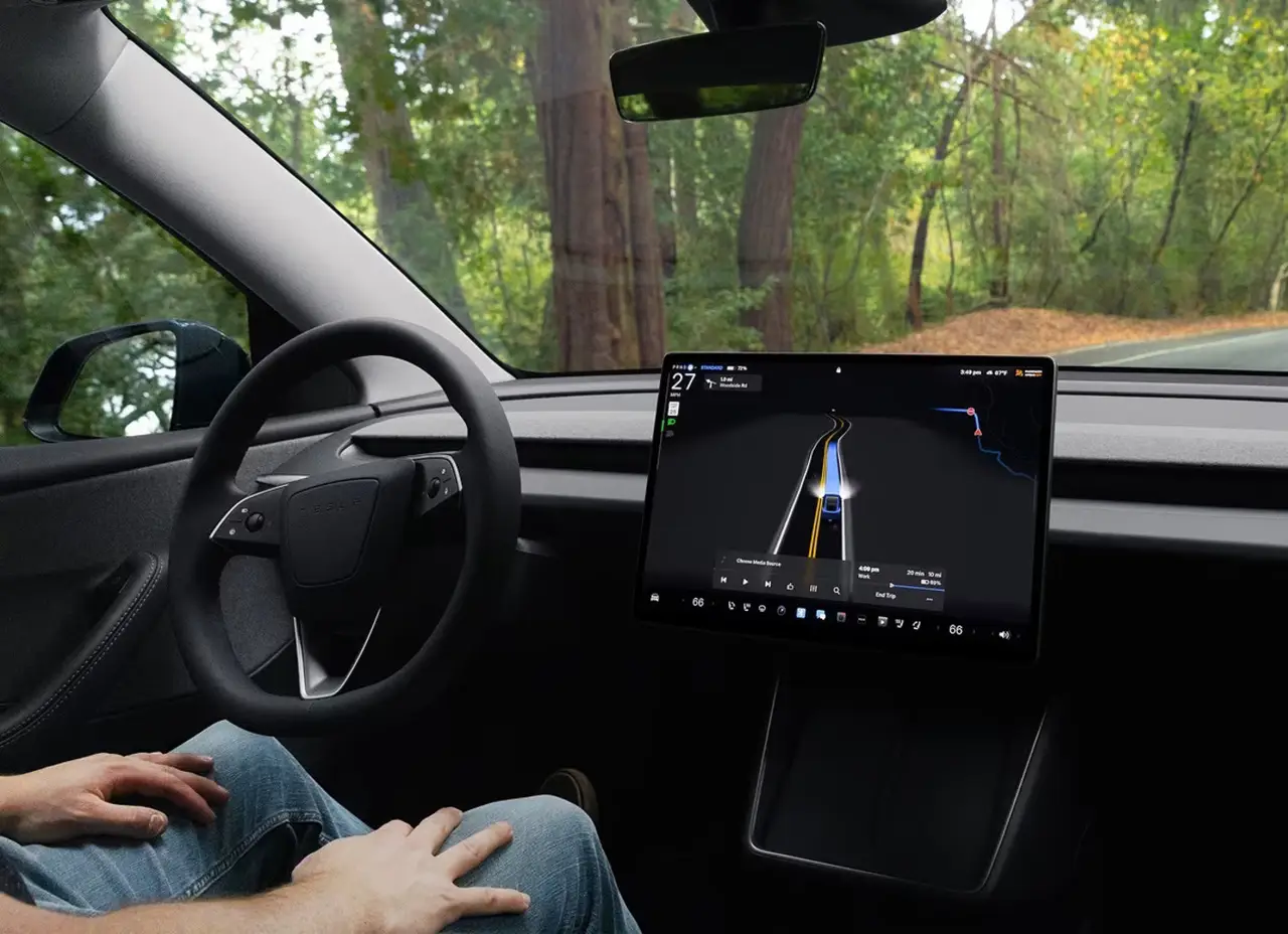 Tesla Model 3 Performance 2026, cruscotto — Rome Luxury Car Rental, Roma. La Tesla Model 3 Performance 2026 porta a Roma un'idea diversa della velocità: 510 CV…